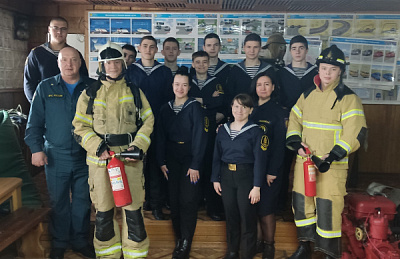 Курсанты Речного училища побывали на экскурсии в пожарной части города Усть-Кута