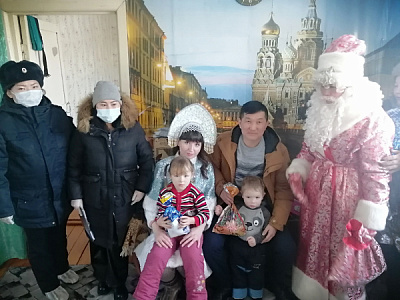 Подарки детям из малообеспеченных семей Эхирит-Булагатского района