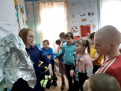 Гости из школы-интерната побывали в офисе Усть-Удинского ВДПО