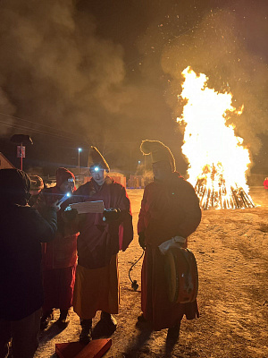 В канун Сагаалгана в поселке Усть-Ордынский прошёл "огненный" обряд