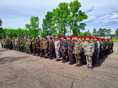 Более 200 десятиклассников и юнармейцев приняли участие в военно-полевых сборах
