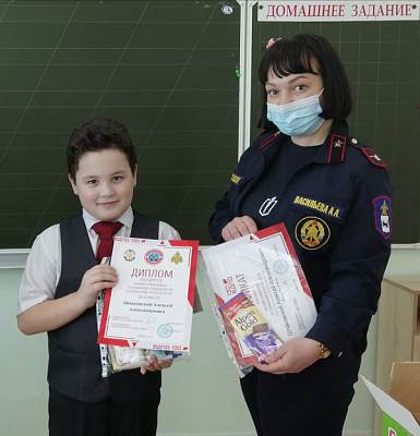 В Пивоваровской школе наградили призеров и участников Всероссийской онлайн-олимпиады по пожарной безопасности 