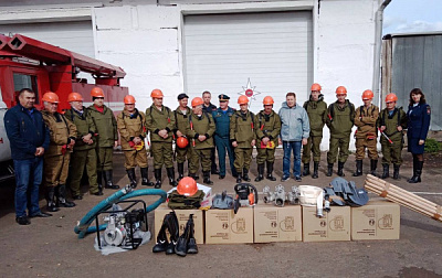 Тулунский отряд добровольных пожарных оснастили спецодеждой и оборудованием