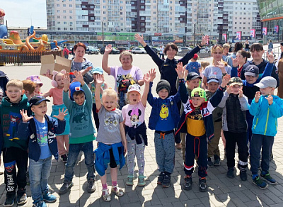 Противопожарные службы Ангарска поздравили юных горожан с Днём защиты детей